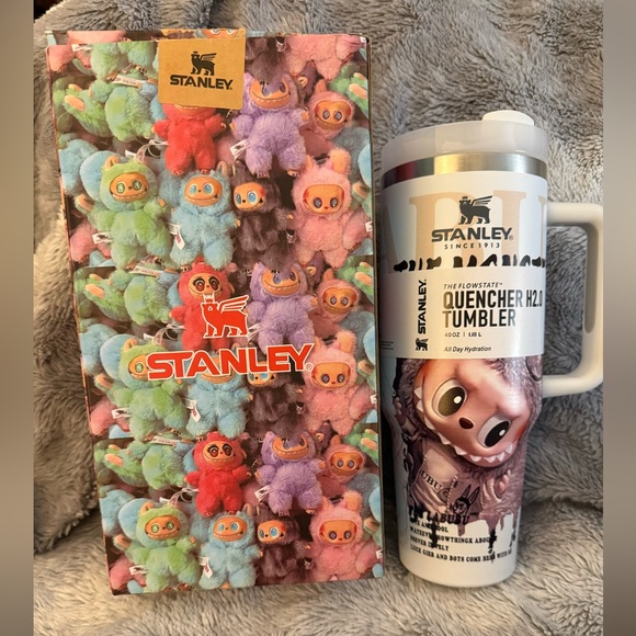 Stanley X Labubu Limited Edition Multicolor Quencher H2.0 Tumbler 40 oz NIB - Picture 2 of 13